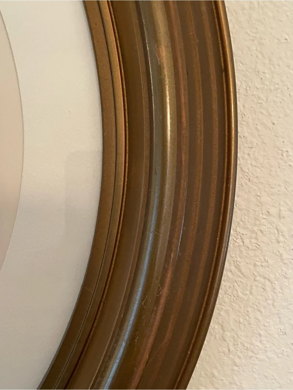 Unbranded vintage oval